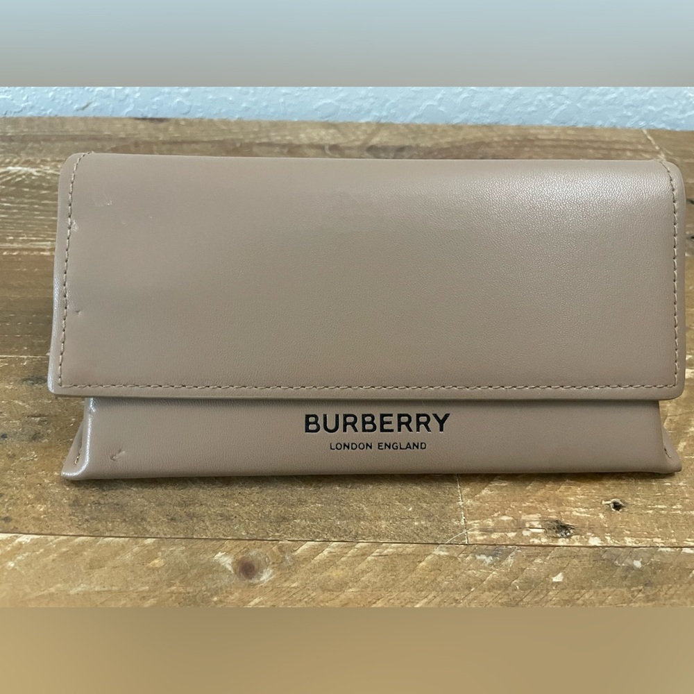 Burberry Sunglasses New - Picture 12 of 13